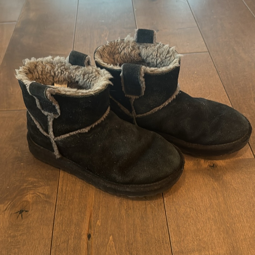 Ugh boots - size 5
